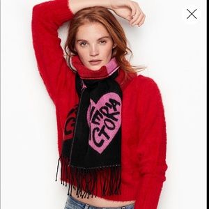 🆕 Love ❤️ Victoria’s Secret Scarf